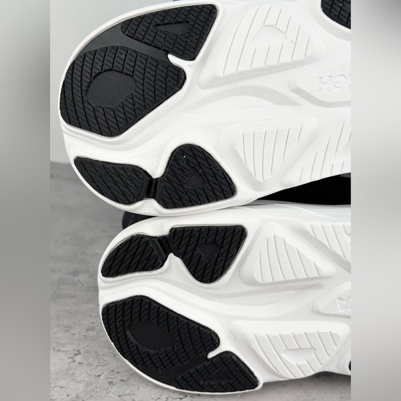 Hoka Clifton 10 Black White BWHT Running Shoes Women’s Size 10B Worn Once! - Picture 4 of 6